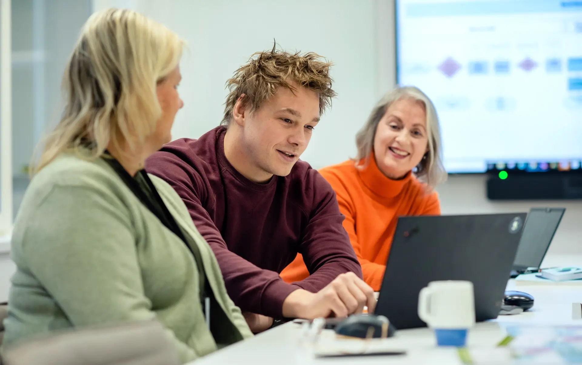 Universell utforming av digitale læremidler er avgjørende for å sikre at elever får likeverdig tilgang til læring. Standard Norge/foto: Nicolas Tourrenc