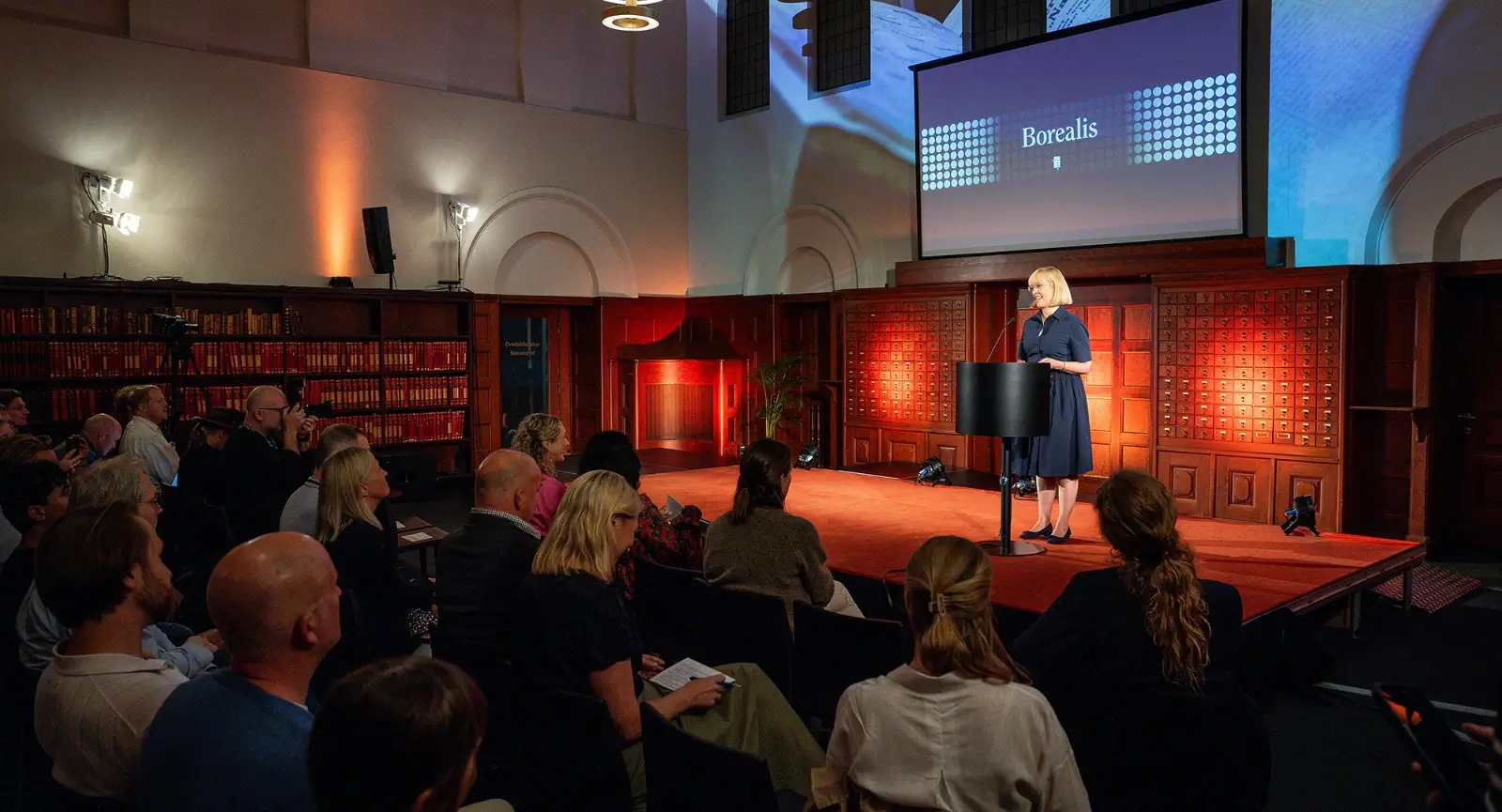 Nye språkmodeller fra Nasjonalbiblioteket skal styrke KI tilpasset norske forhold Nasjonalbibliotekar Åse Wetås under lanseringen av språkmodellene på Nasjonalbiblioteket, 10. august. Foto: Gorm K. Gaare / Nasjonalbiblitoteket