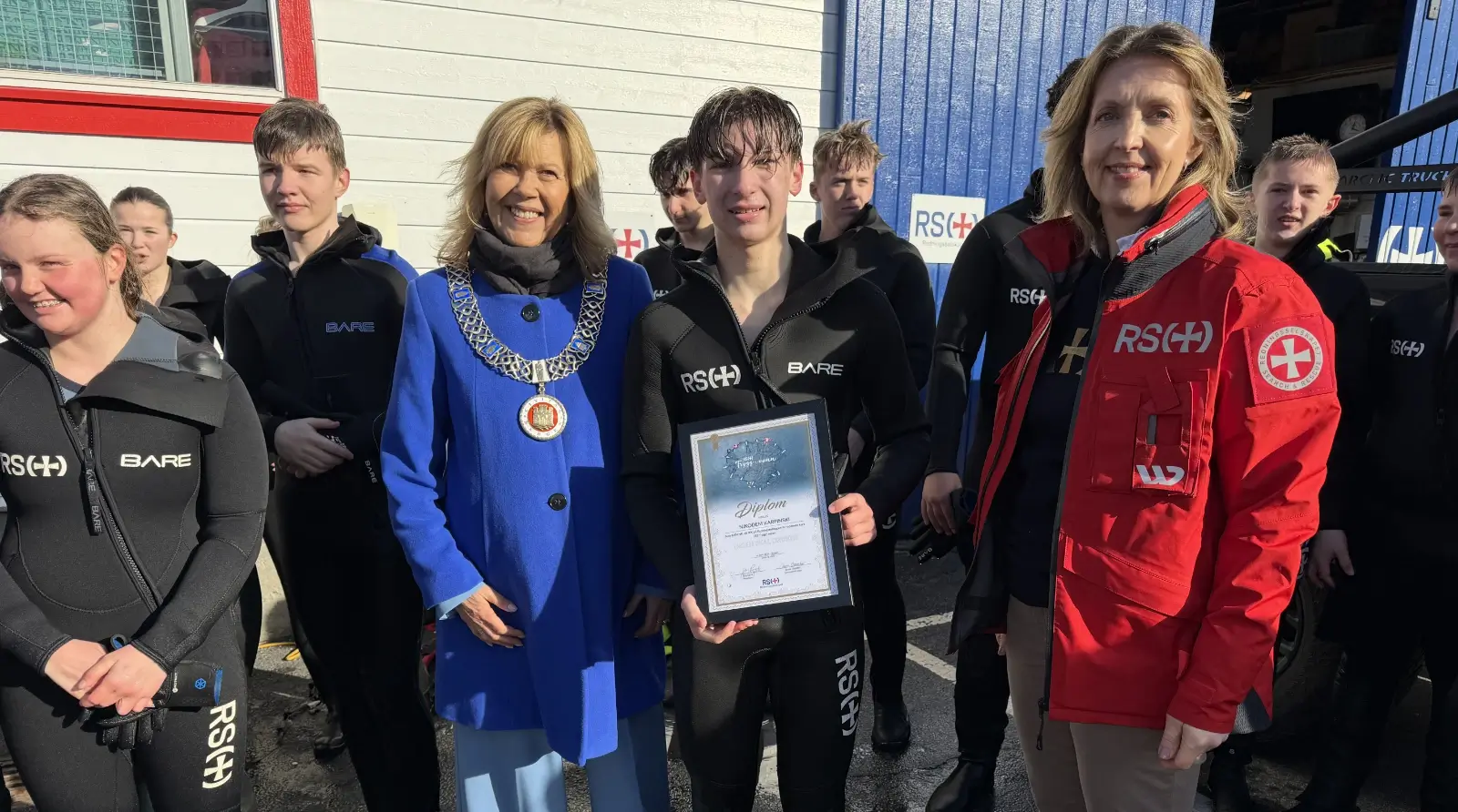 ordforer i bergen marit warncke til venstre og redningsselskapets generalsekretaer janne oddaker