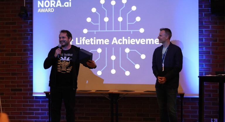 Vinner av NOR-awards livslangt bidrag Michael Riegler (t.v.), og leder av NORA-awards jury Stefano Nichele (t.h.) Christoffer Hals