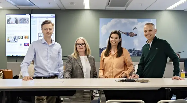 Produktsjef Eivind Mørk i Aftenposten (t.v.), forlagsdirektør for undervisning Hanne-Mari Eide Bennett i Gyldendal, redaktør Mari Midtstigen i Aftenposten Junior og redaktør for avis og forlag Audun Solberg i Aftenposten. Foto: DAN PETTER NEEGAARD, AFTENPOSTEN