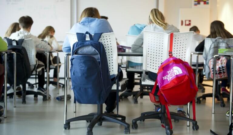 Barneskole elever i klasserom