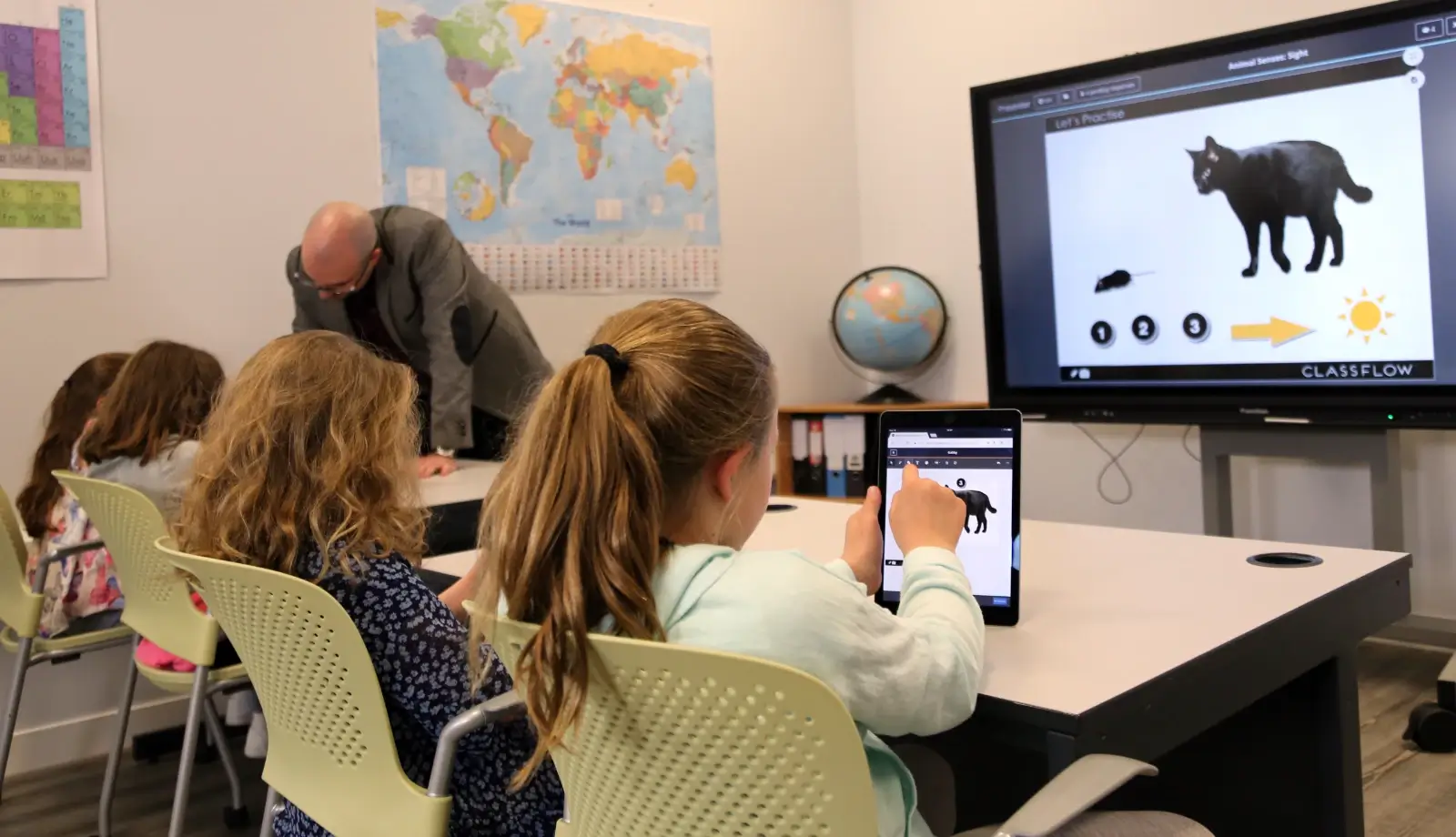 Rethinking schooling illustrasjonsfoto arkiv scandec laerer i klasserom barneskole