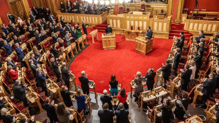 Ukraina sin president Volodomyr Zelenskyj i Stortinget. Her i stortingssalen. Foto: Tore Kristiansen / VG